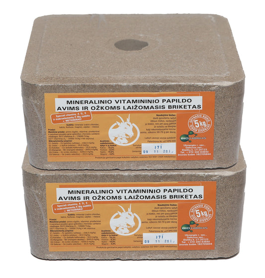 Laižomasis vitamininio mineralinio papildo briketas avims, ožkoms