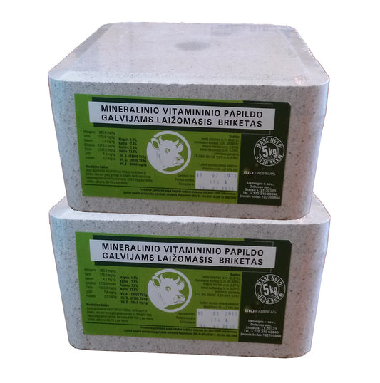 Licking briquette of vitamin mineral supplement for cattle